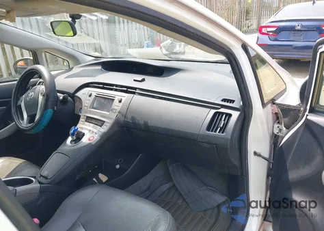 2013 Toyota Prius Two z USA, uszkodzony, nr VIN JTDKN3DU4D5577888